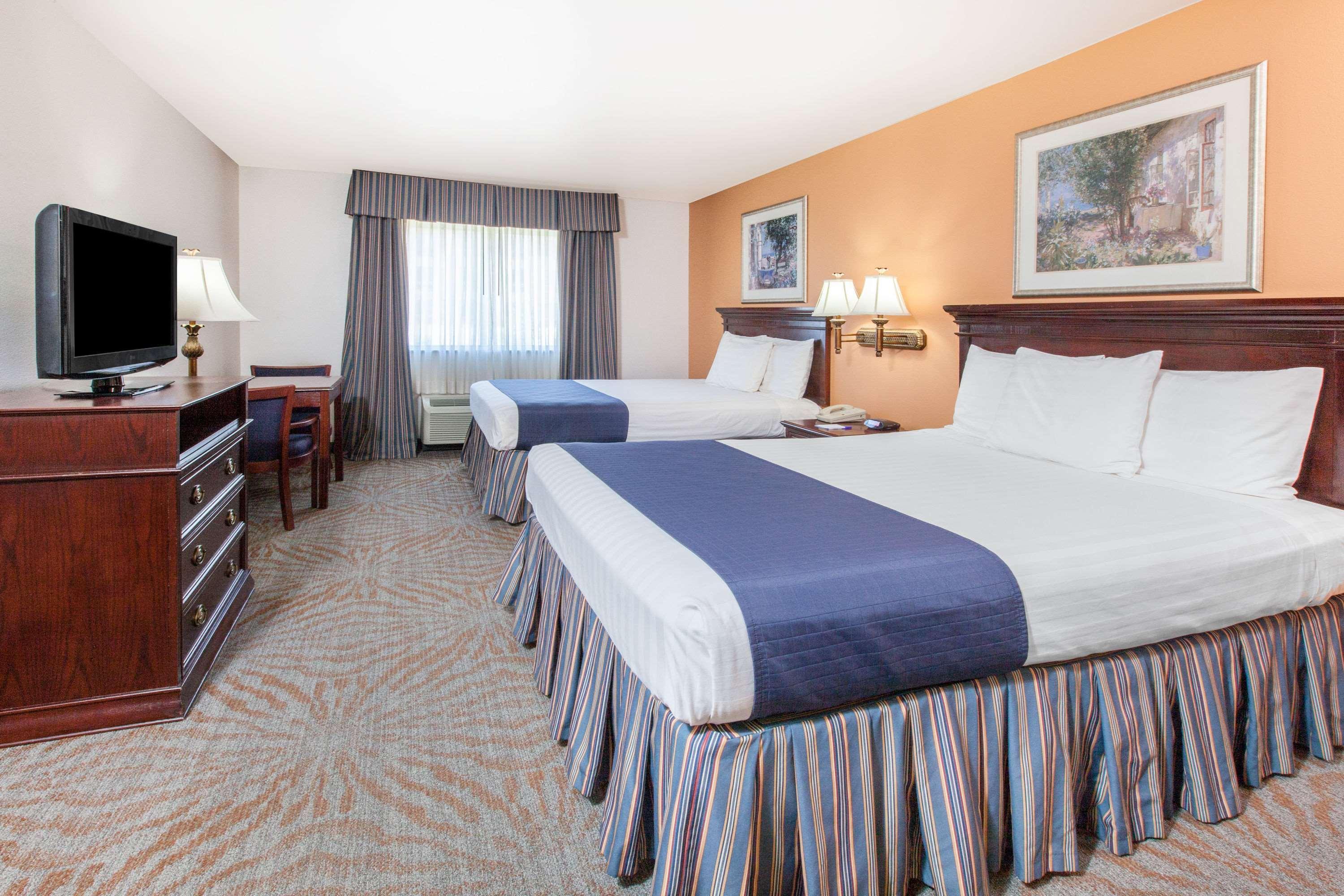 Super 8 By Wyndham Lubbock West Hotell Exteriör bild