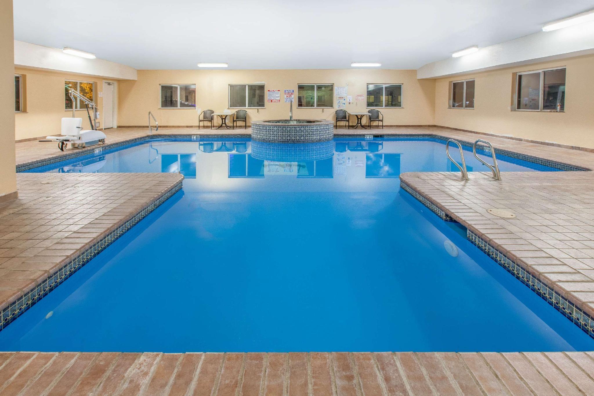 Super 8 By Wyndham Lubbock West Hotell Exteriör bild