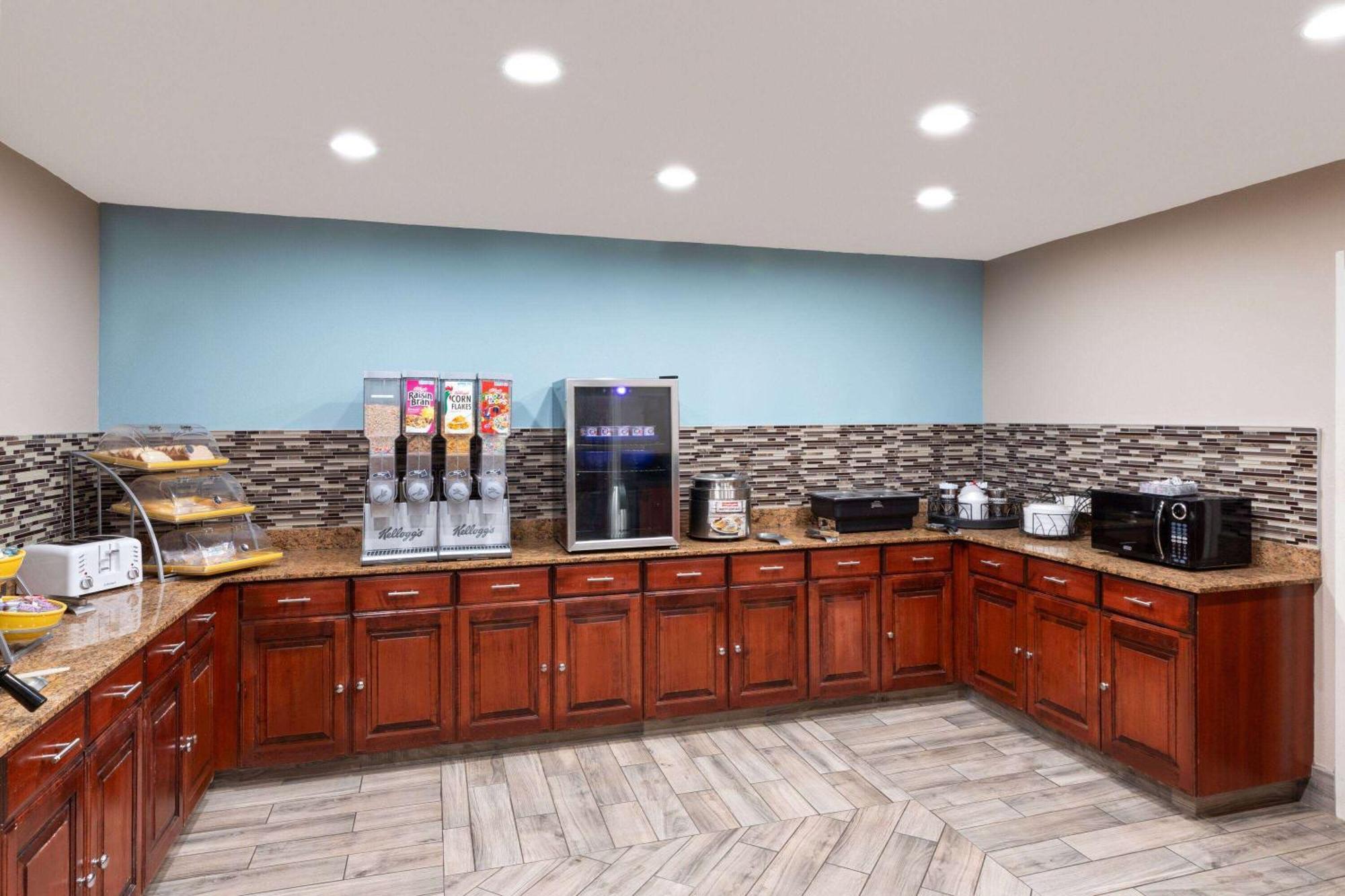 Super 8 By Wyndham Lubbock West Hotell Exteriör bild