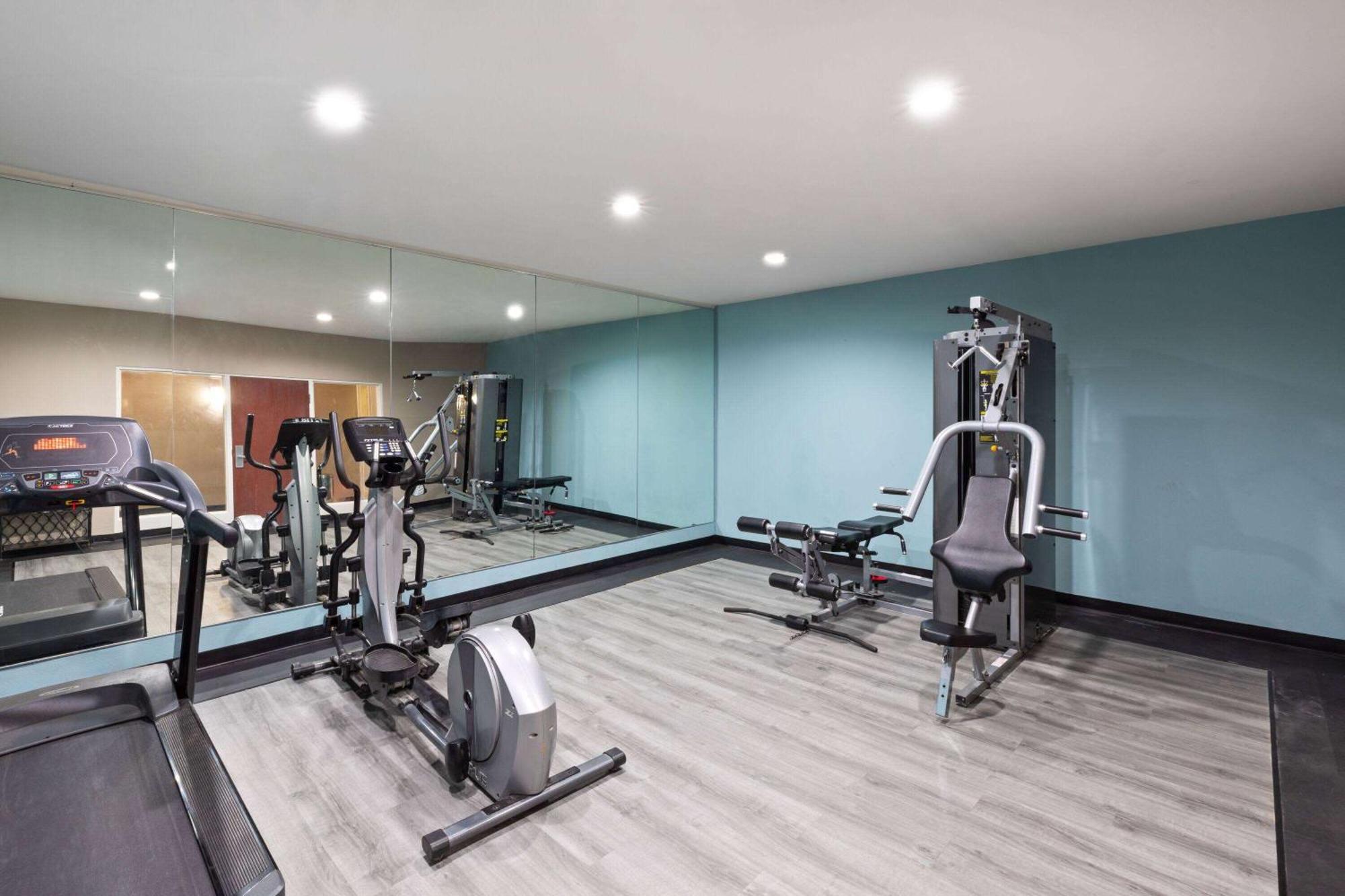 Super 8 By Wyndham Lubbock West Hotell Exteriör bild