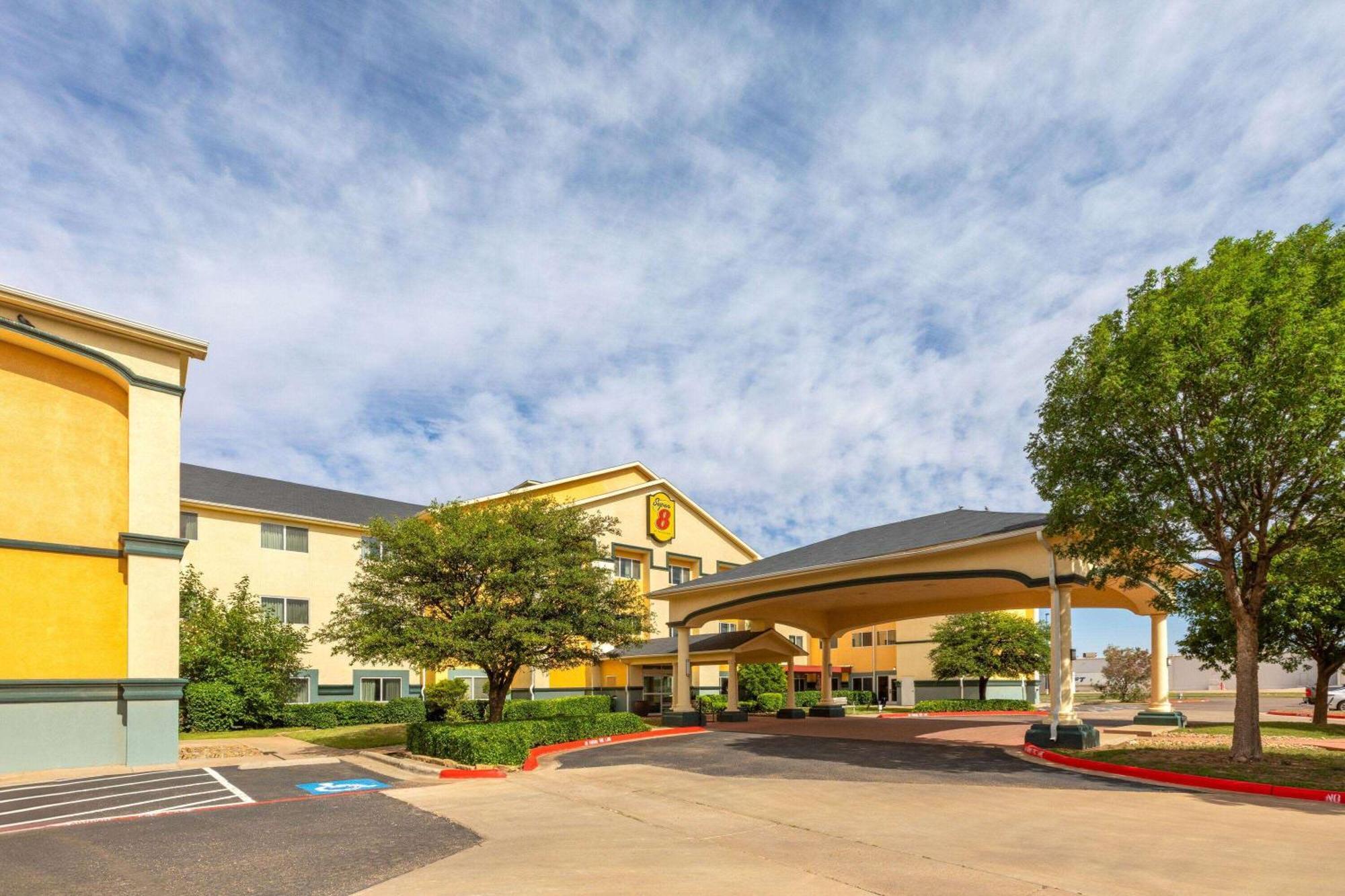 Super 8 By Wyndham Lubbock West Hotell Exteriör bild