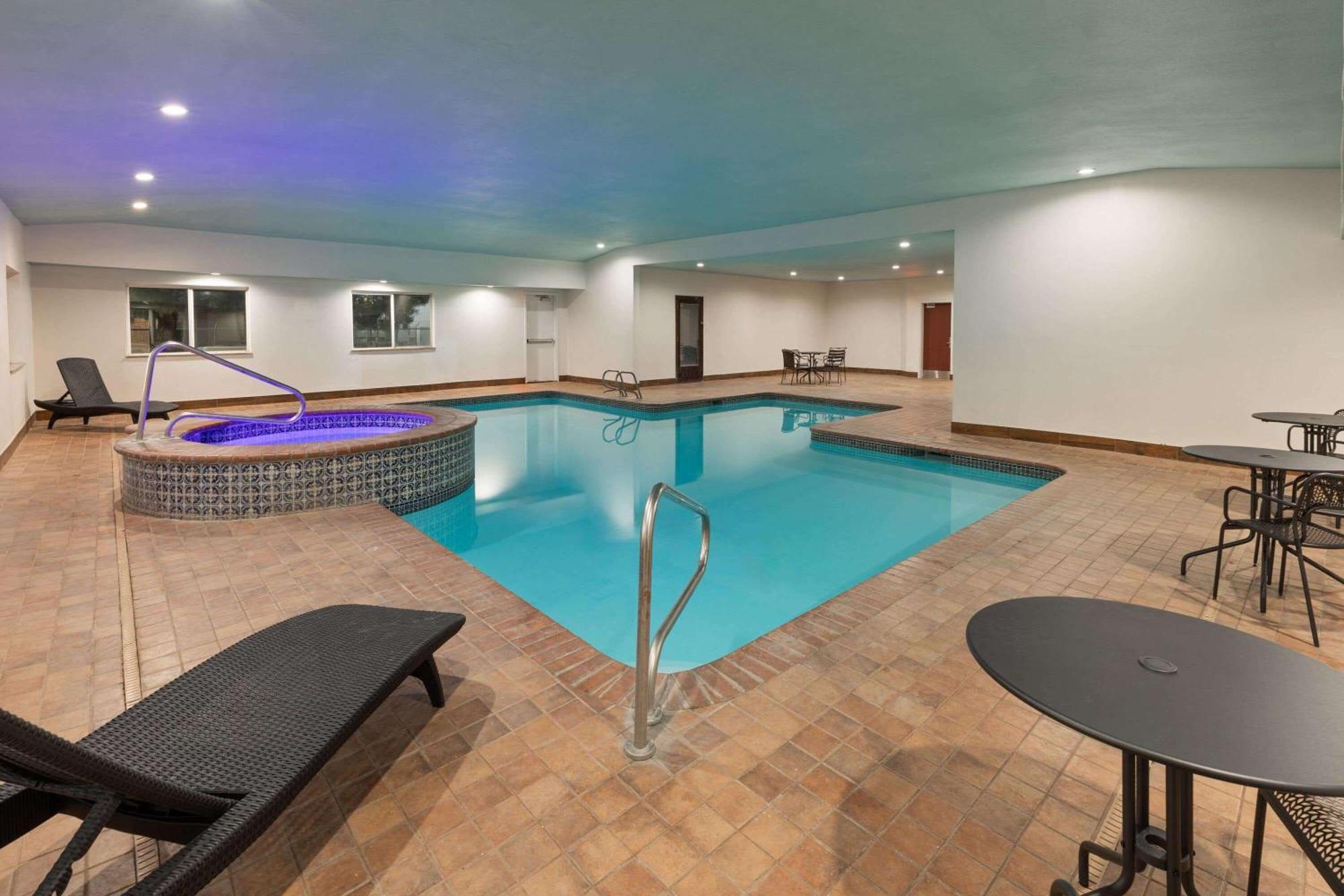 Super 8 By Wyndham Lubbock West Hotell Exteriör bild