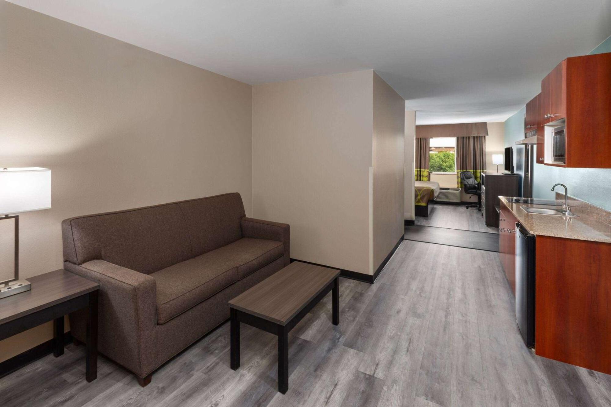 Super 8 By Wyndham Lubbock West Hotell Exteriör bild